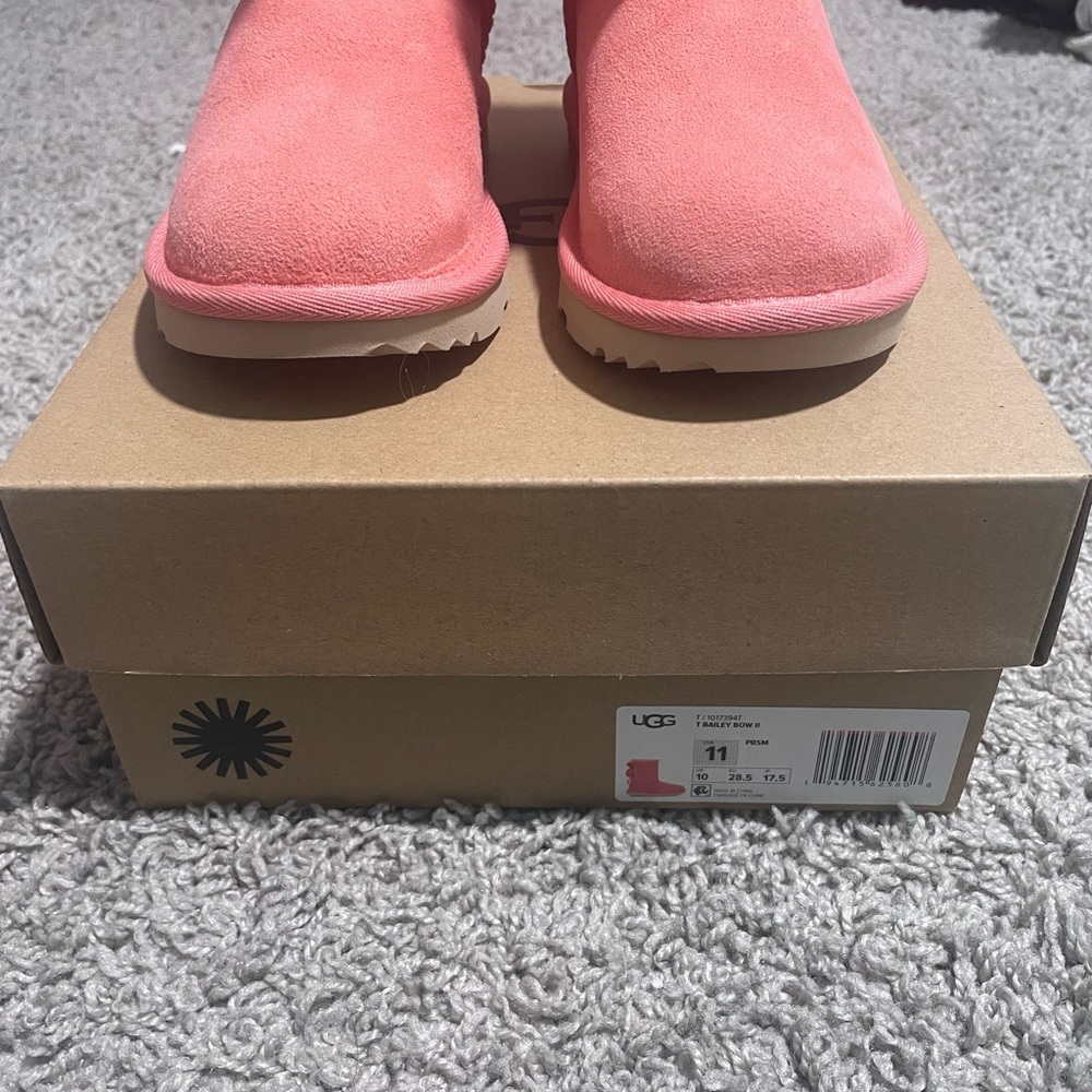 Brand new kids "Bailey" Uggs. Size 11c perfect for any toddler.